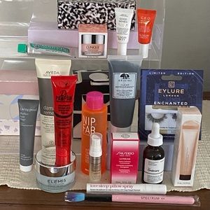 17 Premium Samples from ASOS Advent Calendar $477